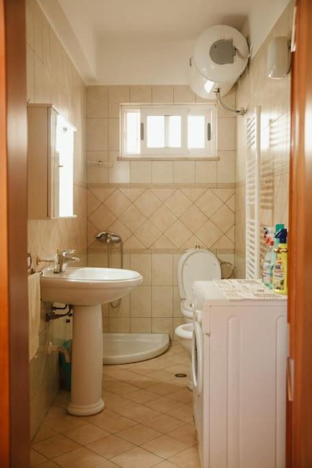 Rare Durres Apartment With Private Parking & Garden Exteriör bild