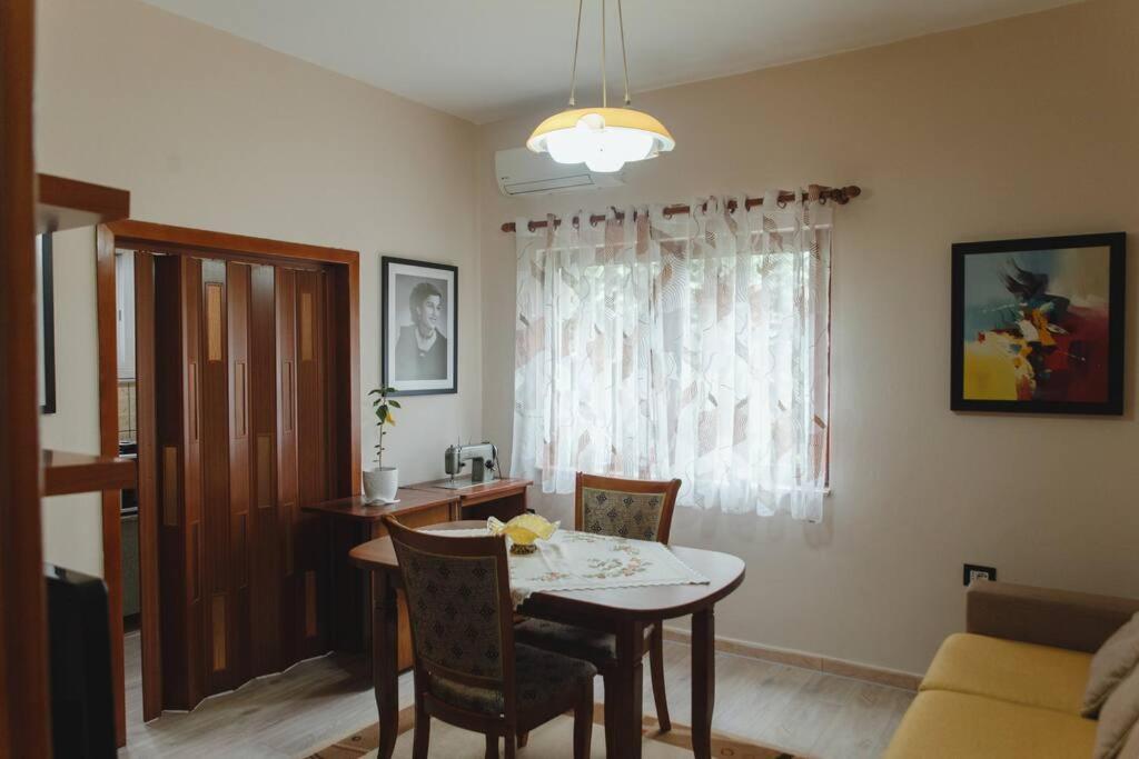 Rare Durres Apartment With Private Parking & Garden Exteriör bild