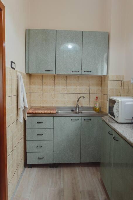 Rare Durres Apartment With Private Parking & Garden Exteriör bild