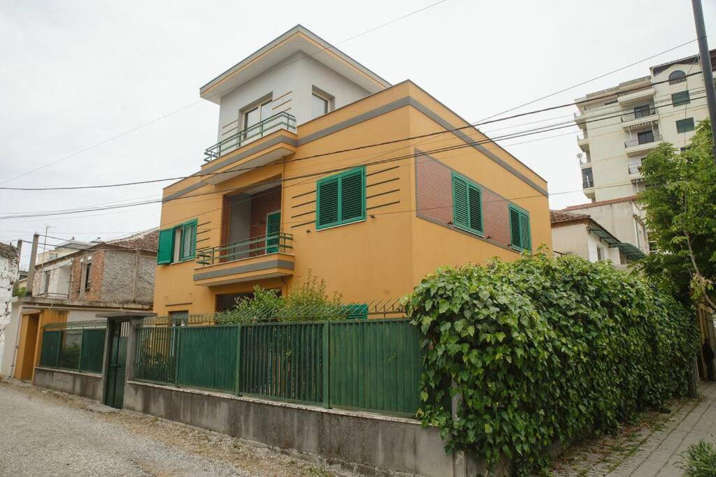 Rare Durres Apartment With Private Parking & Garden Exteriör bild