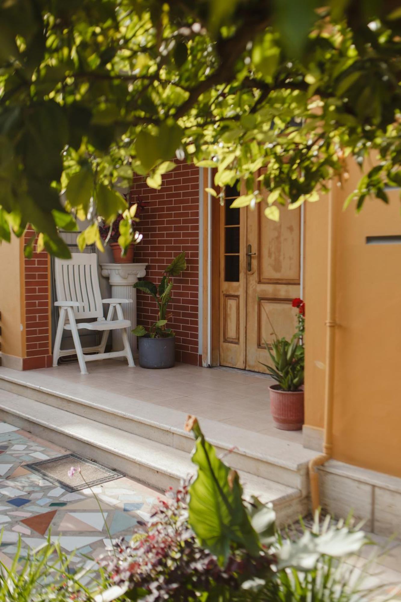 Rare Durres Apartment With Private Parking & Garden Exteriör bild