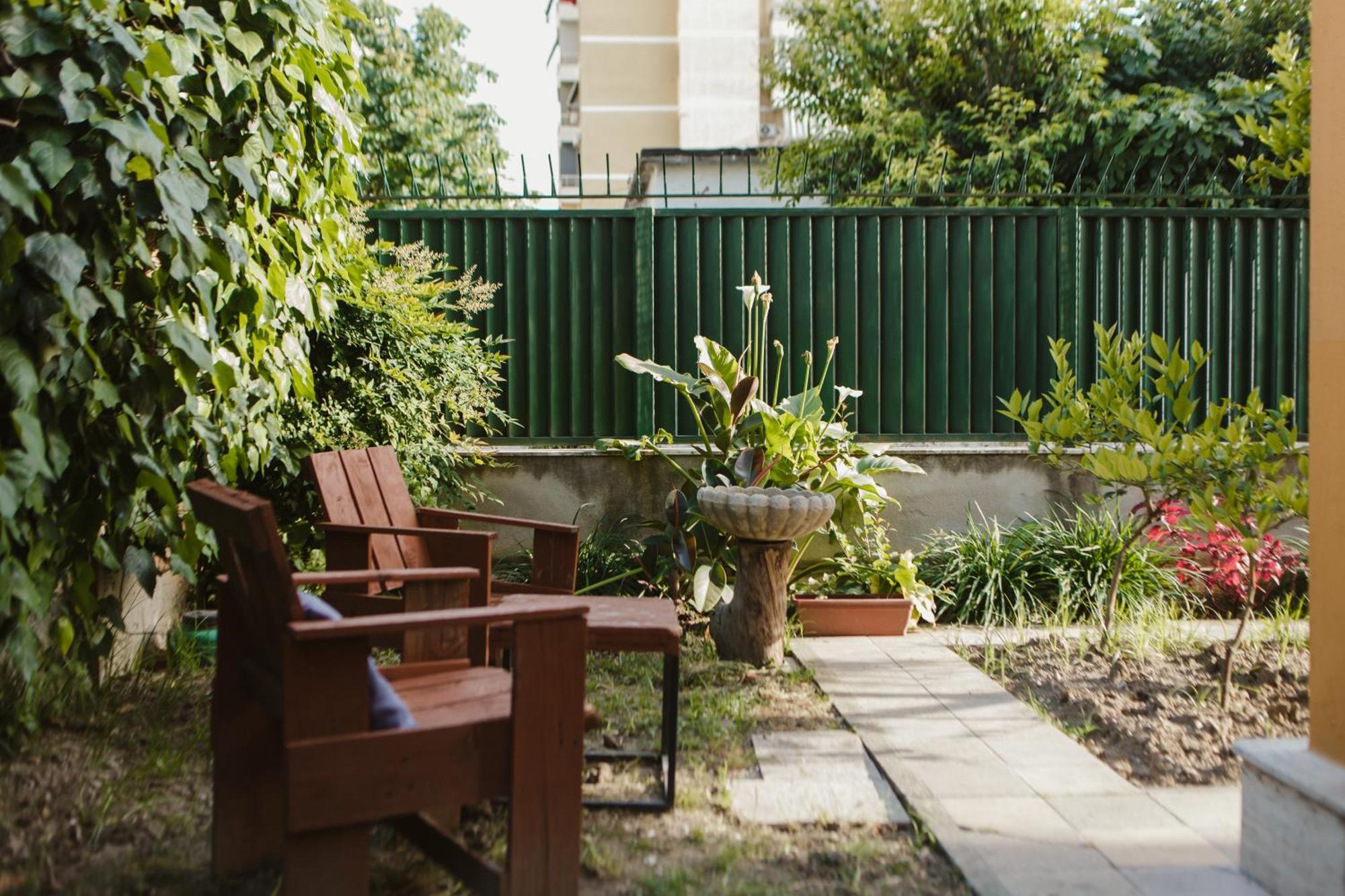Rare Durres Apartment With Private Parking & Garden Exteriör bild
